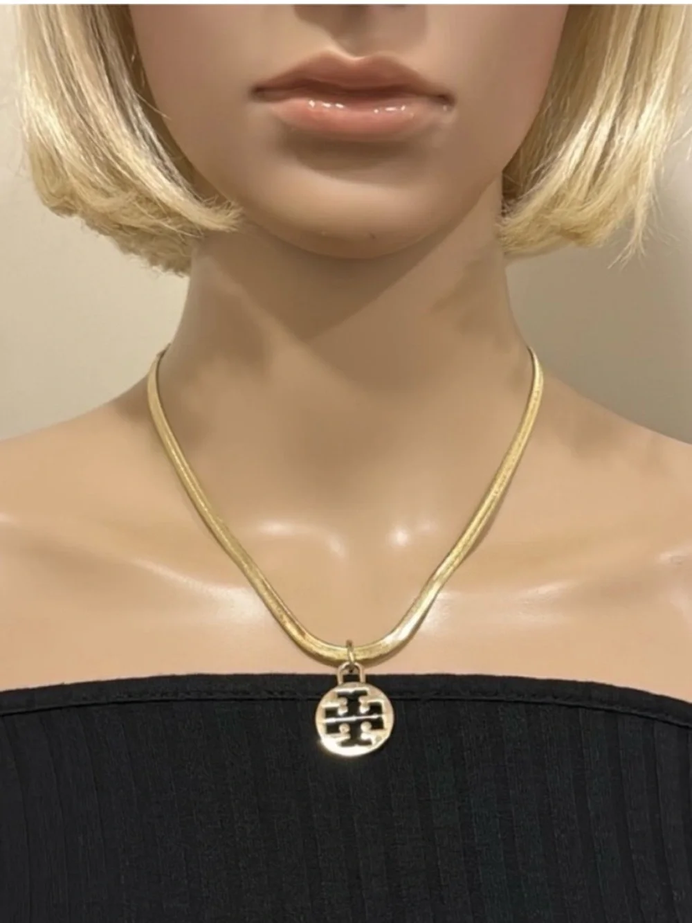 NEW✨Pendant with large Tory Burch Gold Herringbone Logo medallion